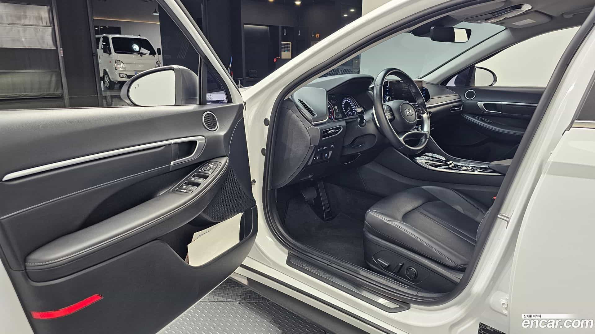 Sonata Hyundai 2023.1-INNER-010