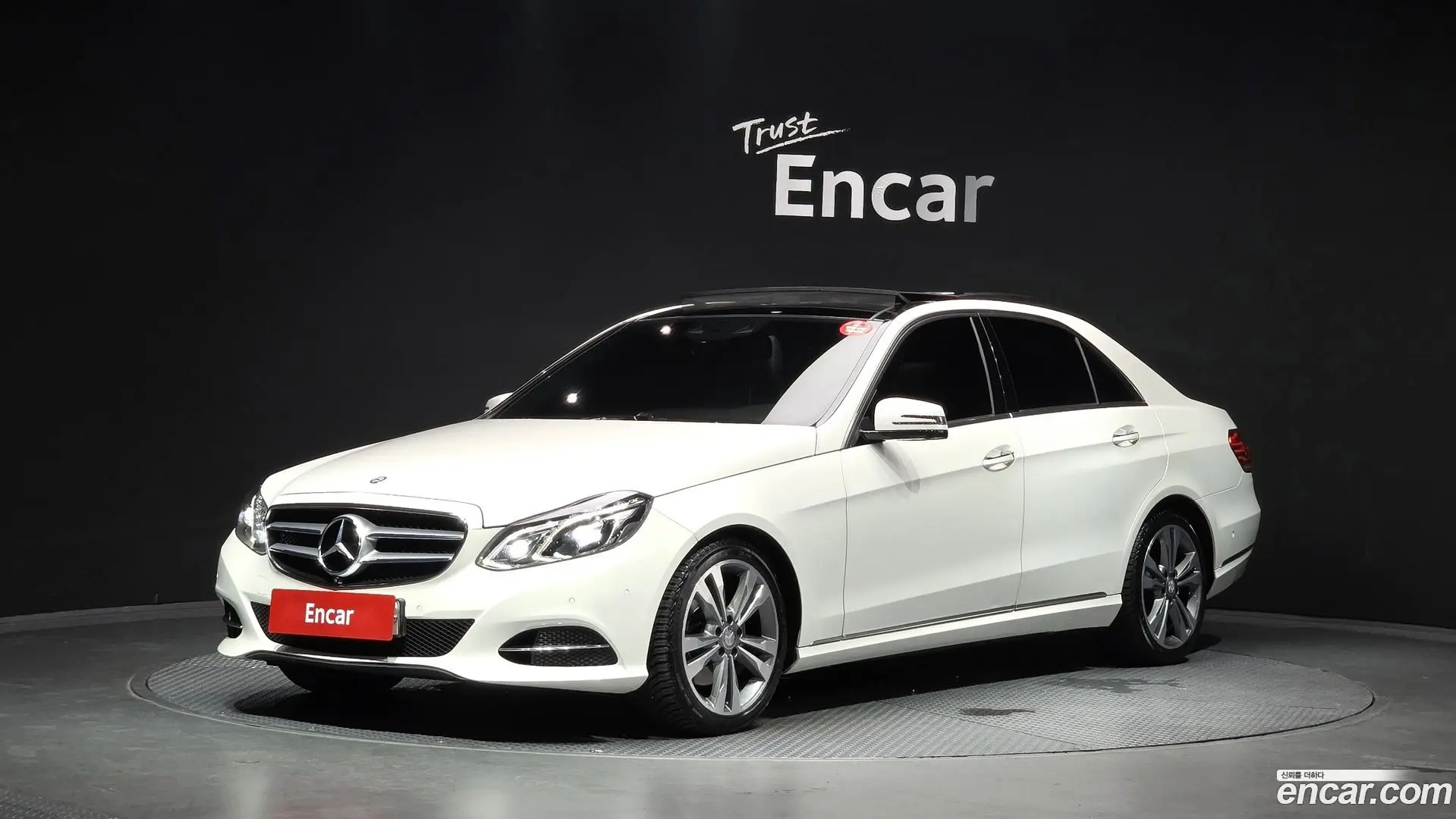 Main__Slider__Photo:E-Class Mercedes-Benz 2015.1-0