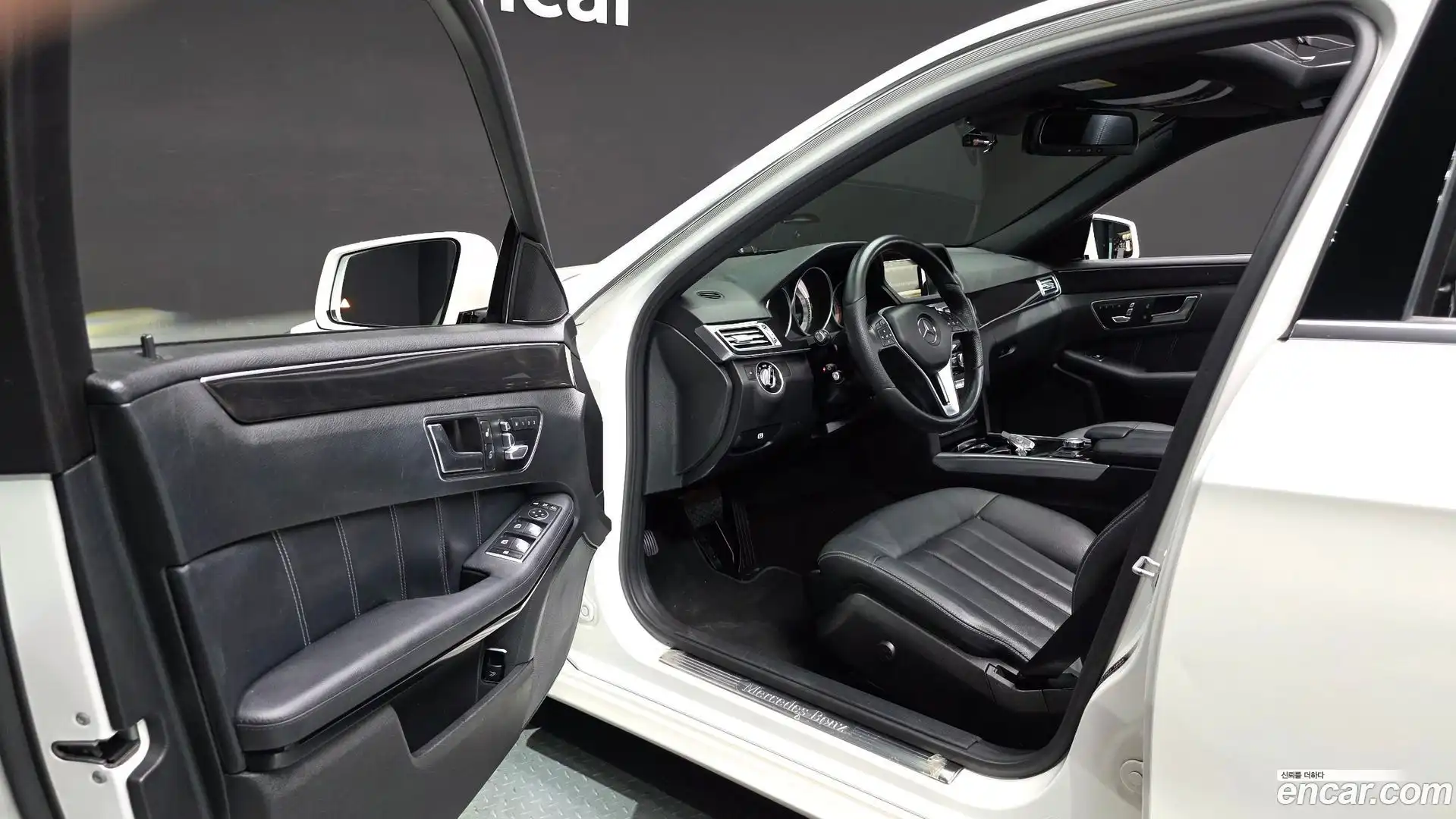 E-Class Mercedes-Benz 2015.1-INNER-010