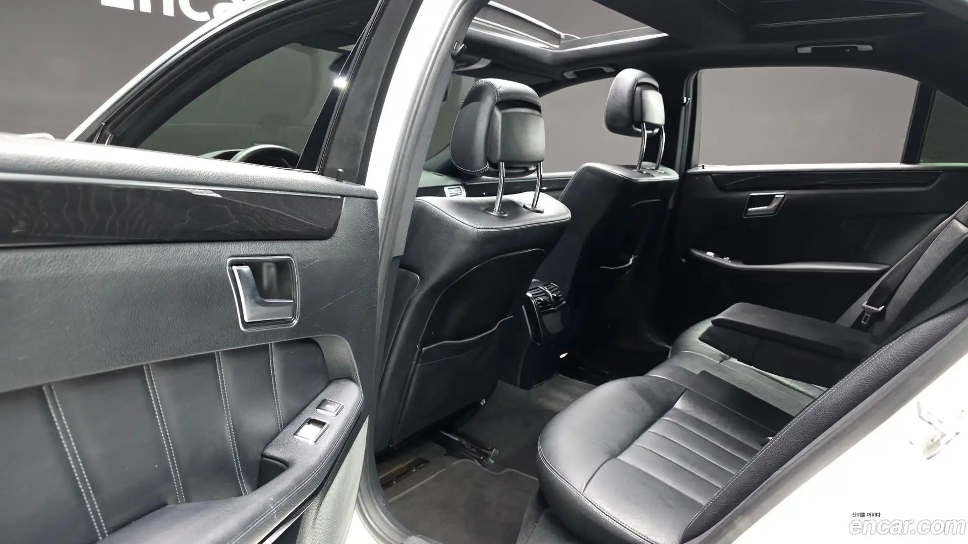 E-Class Mercedes-Benz 2015.1-OPTION-015