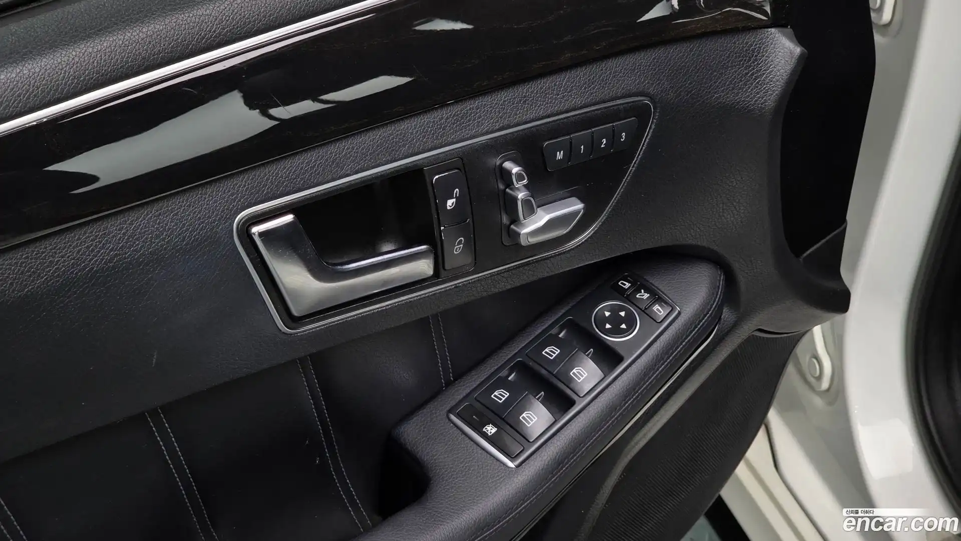 E-Class Mercedes-Benz 2015.1-OPTION-020