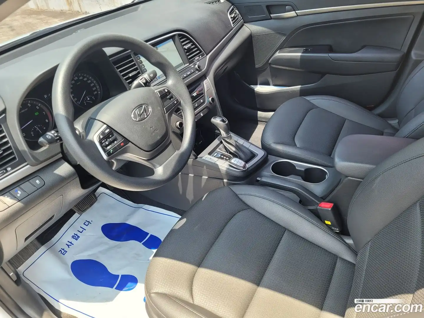 AVANTE Hyundai 2018.0-INNER-010