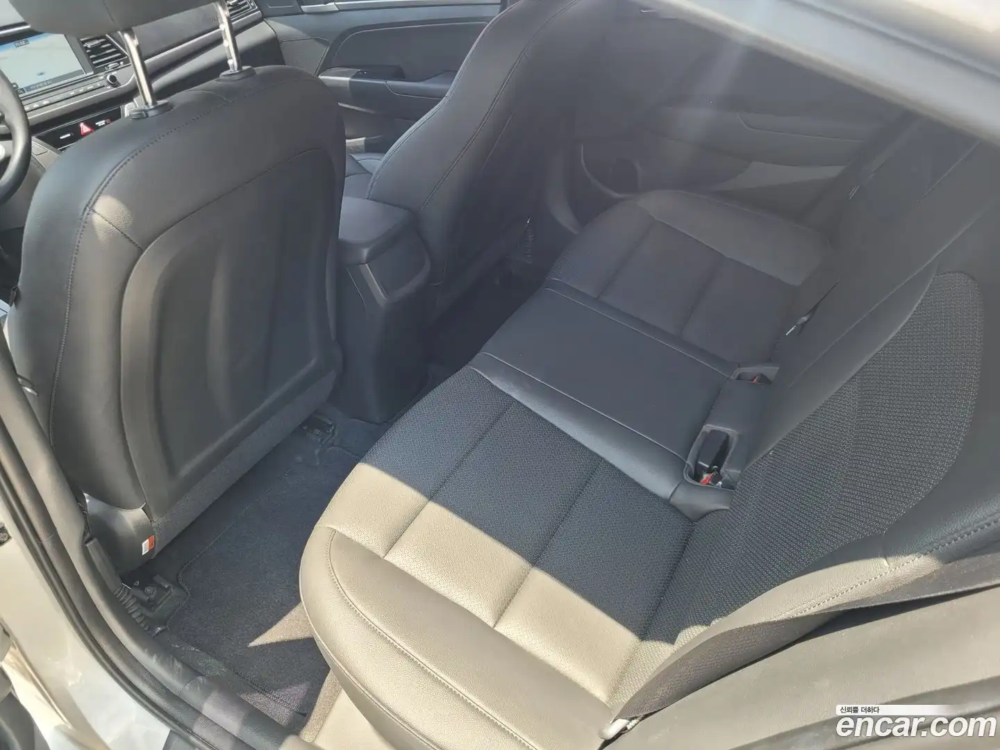 AVANTE Hyundai 2018.0-OPTION-015