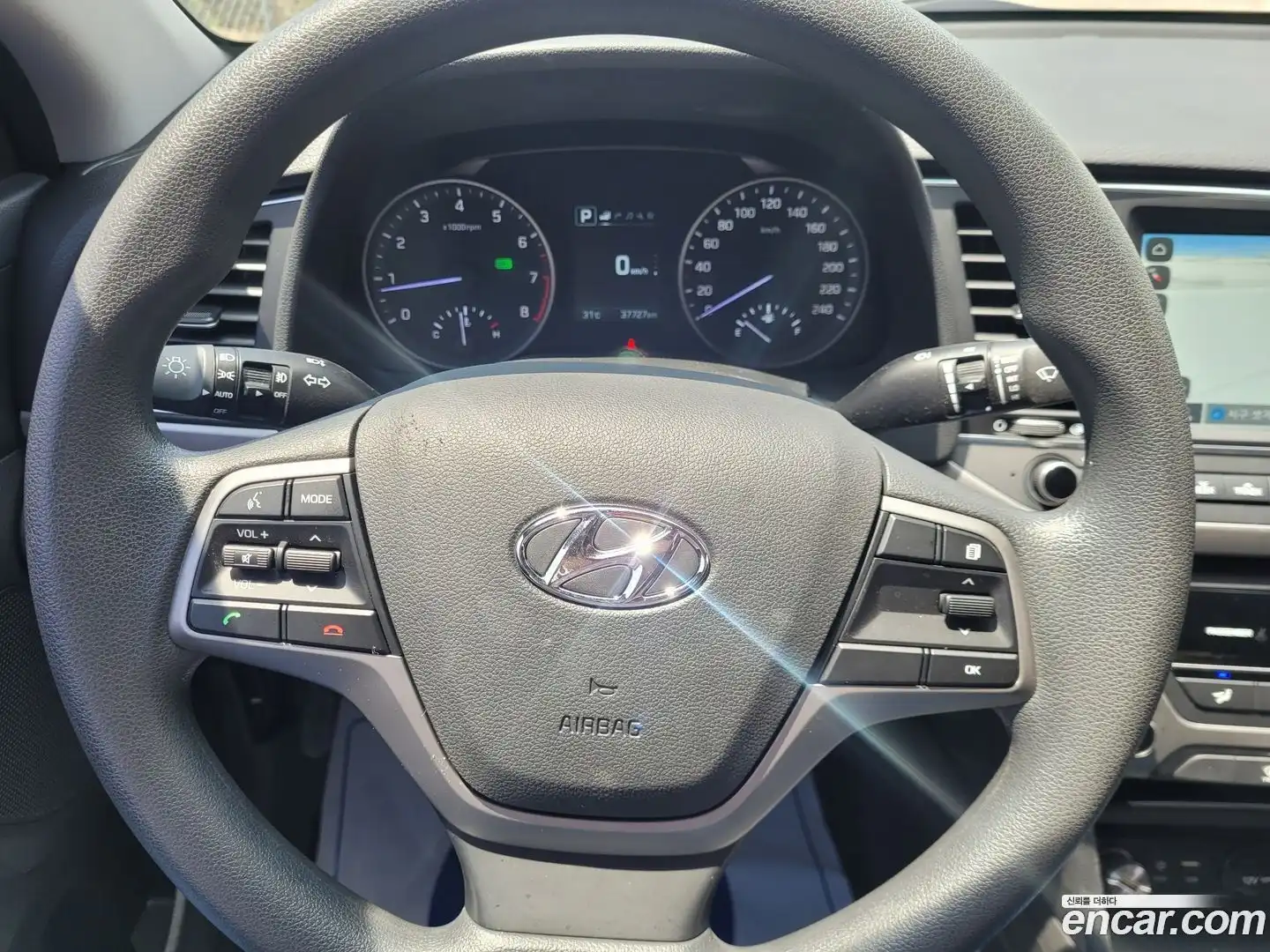 AVANTE Hyundai 2018.0-OPTION-016