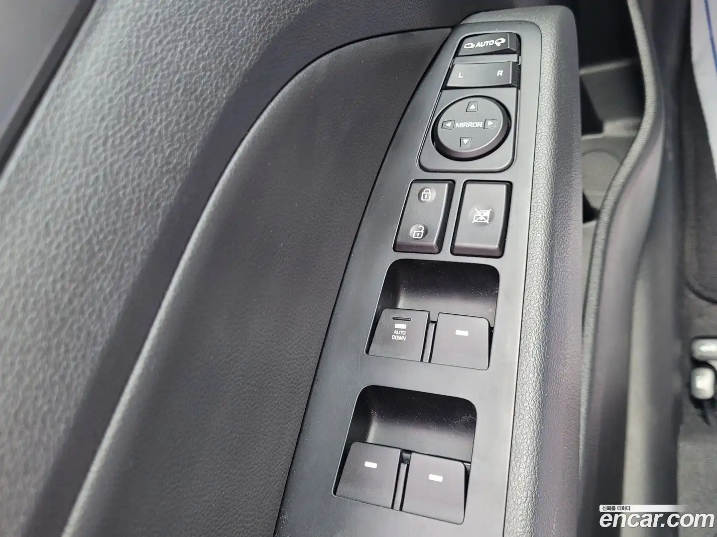 AVANTE Hyundai 2018.0-OPTION-018
