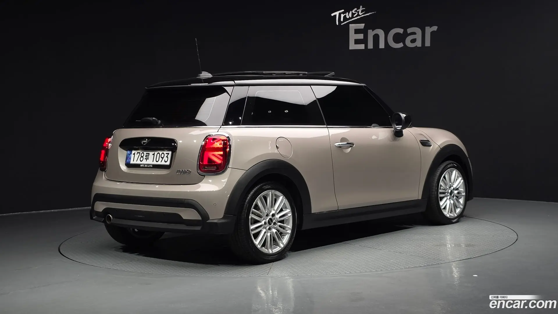 Main__Slider__Photo:Cooper Mini 2021.11-1