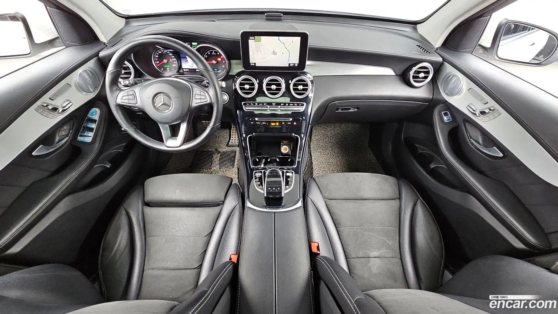GLC-Class Mercedes-Benz 2018.11-INNER-007