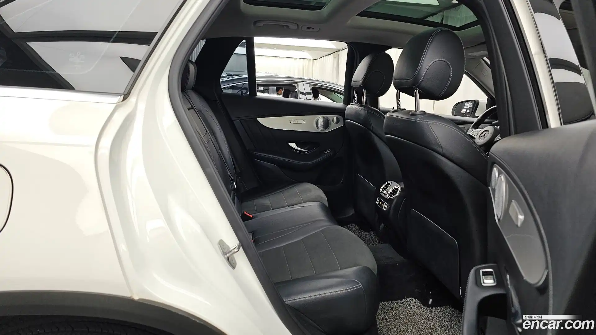 GLC-Class Mercedes-Benz 2018.11-OPTION-016