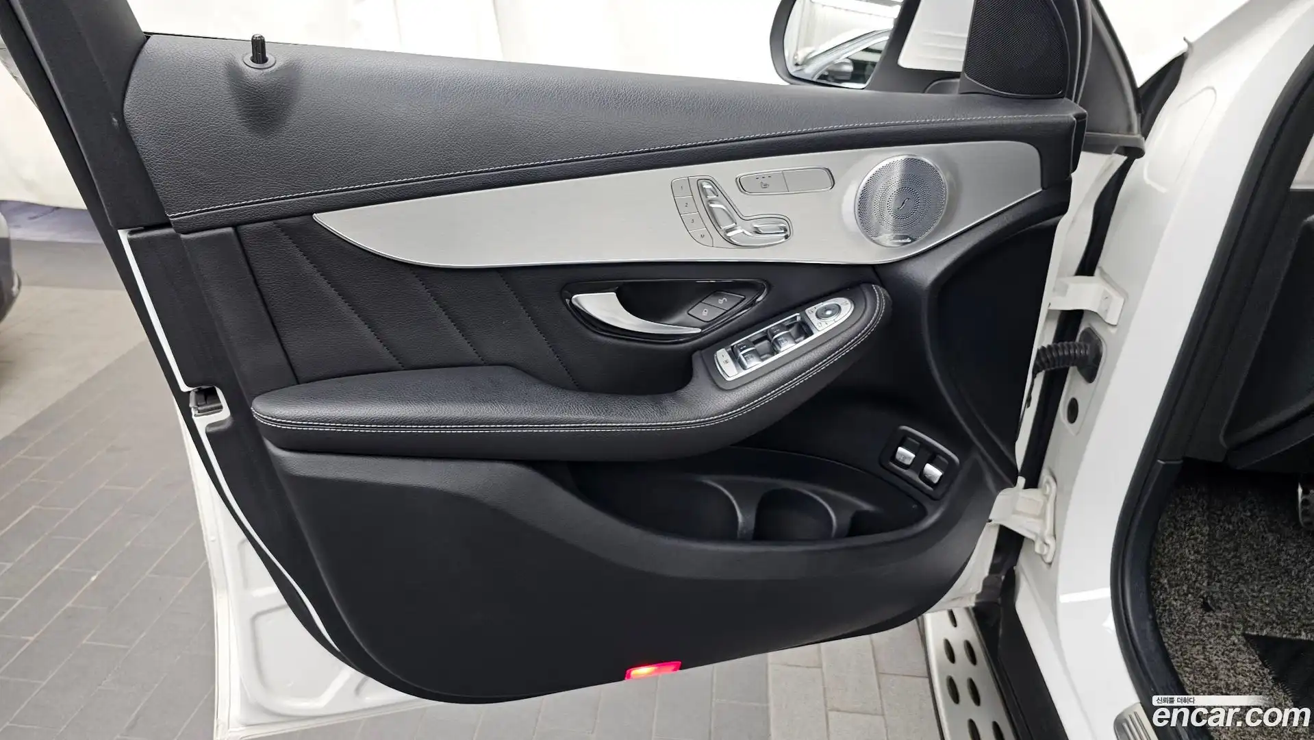 GLC-Class Mercedes-Benz 2018.11-INNER-034