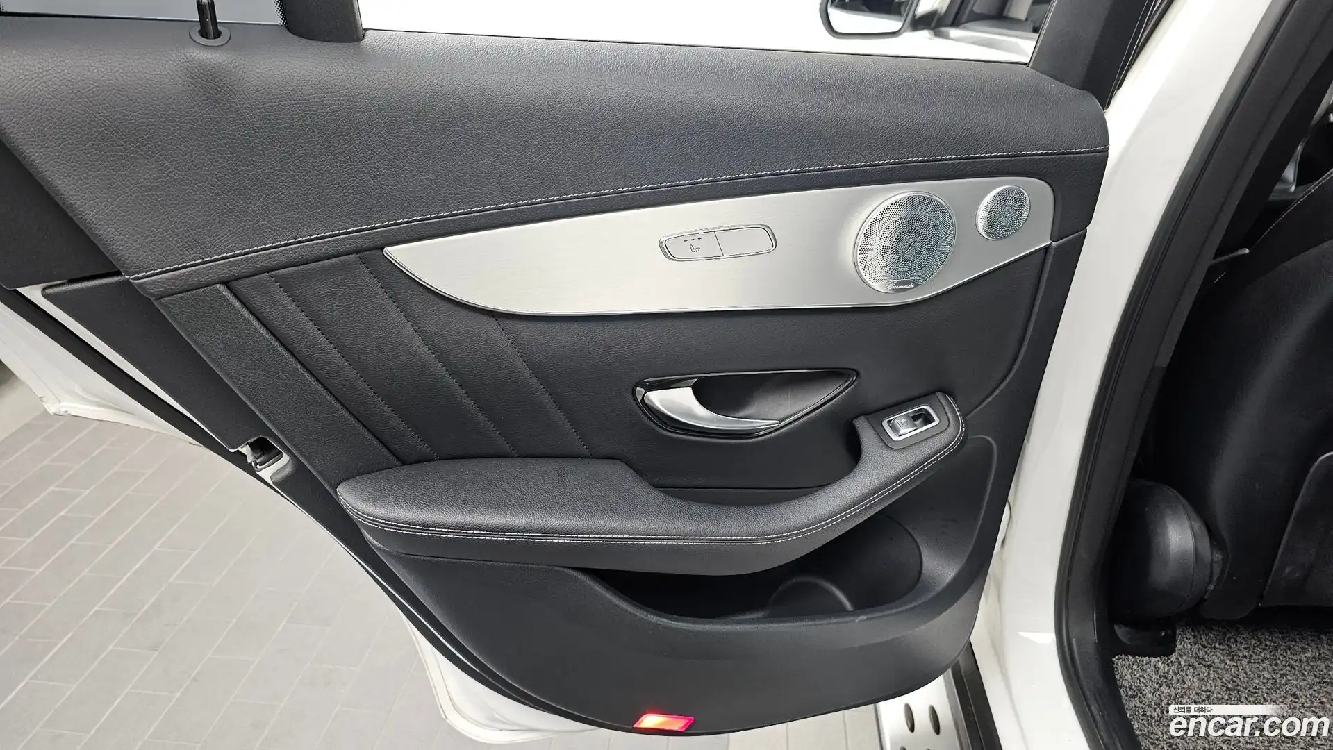 GLC-Class Mercedes-Benz 2018.11-INNER-035
