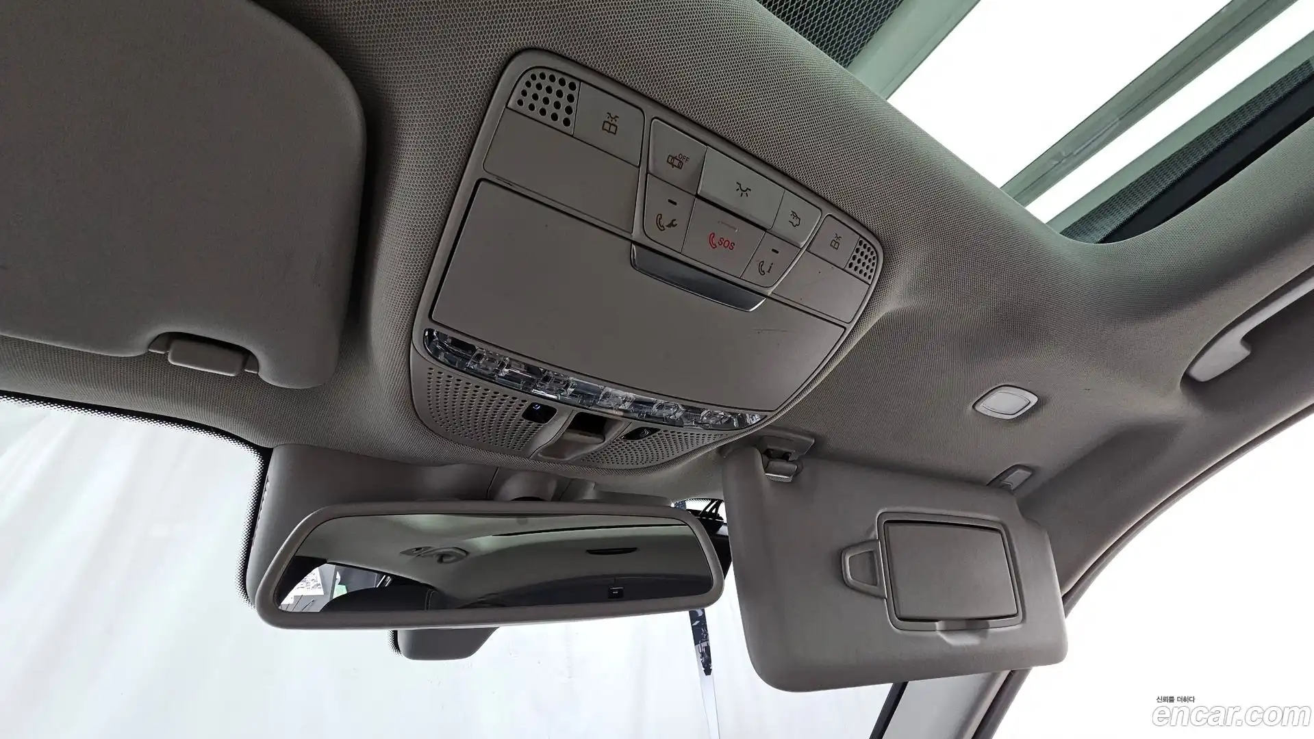 GLC-Class Mercedes-Benz 2018.11-OPTION-040
