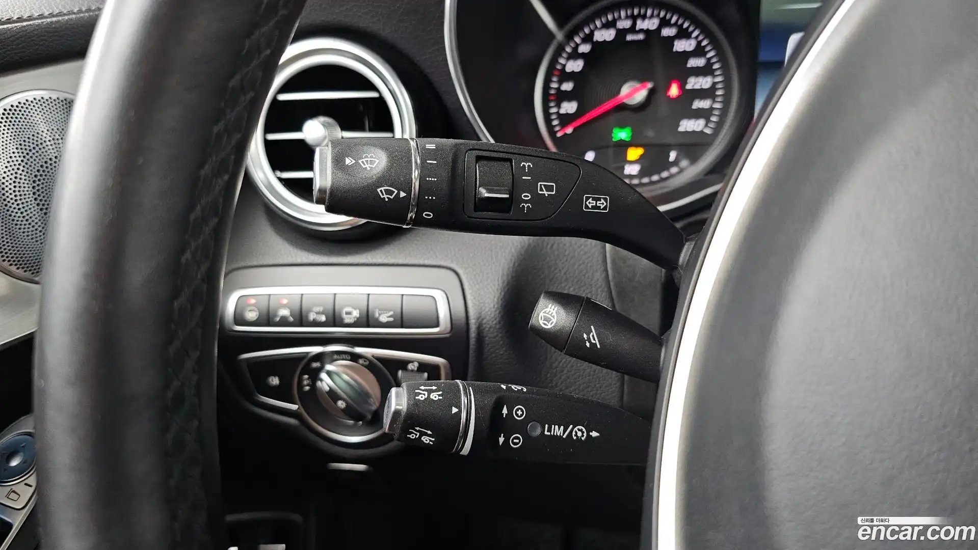 GLC-Class Mercedes-Benz 2018.11-OPTION-042