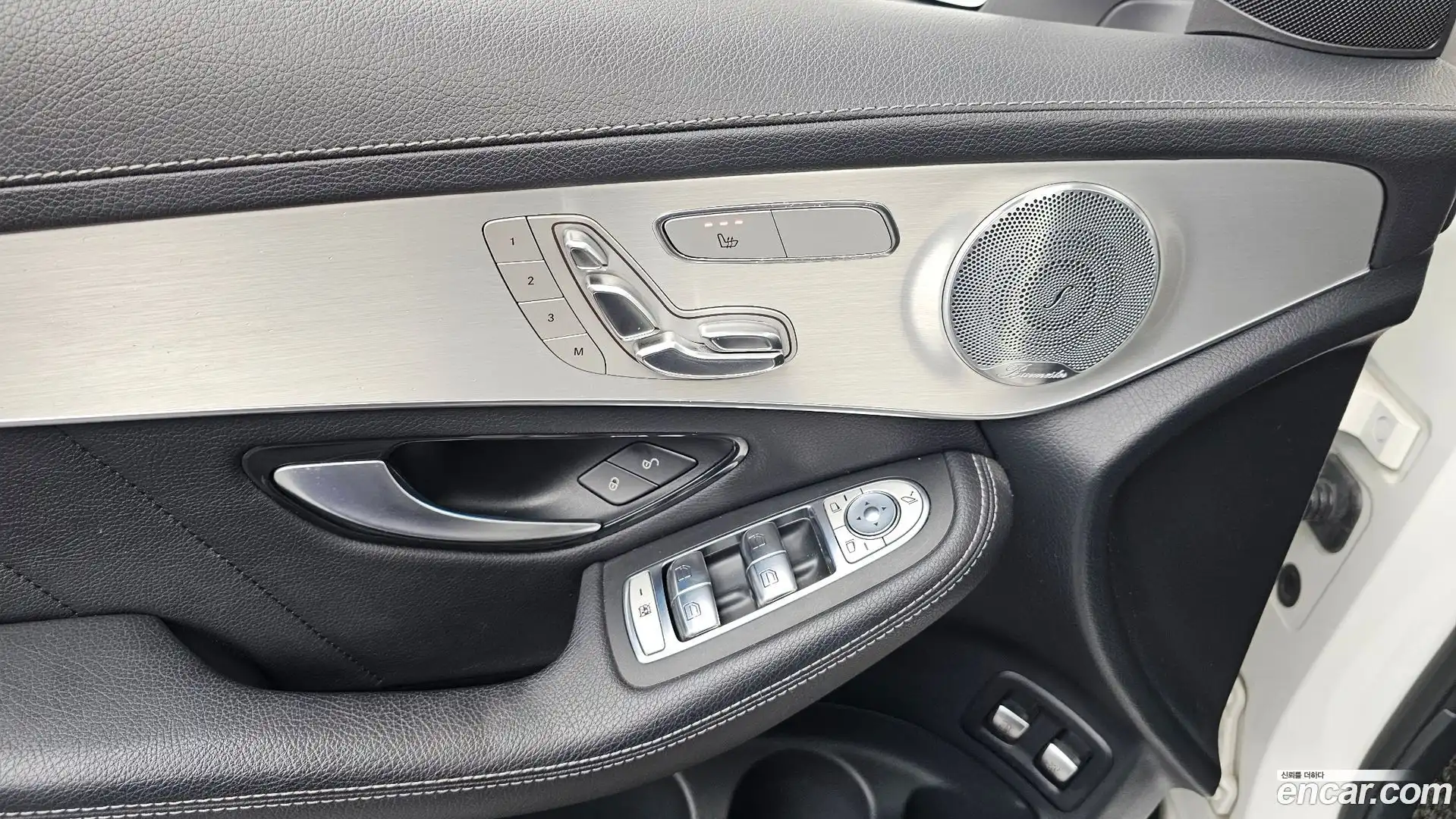 GLC-Class Mercedes-Benz 2018.11-OPTION-043