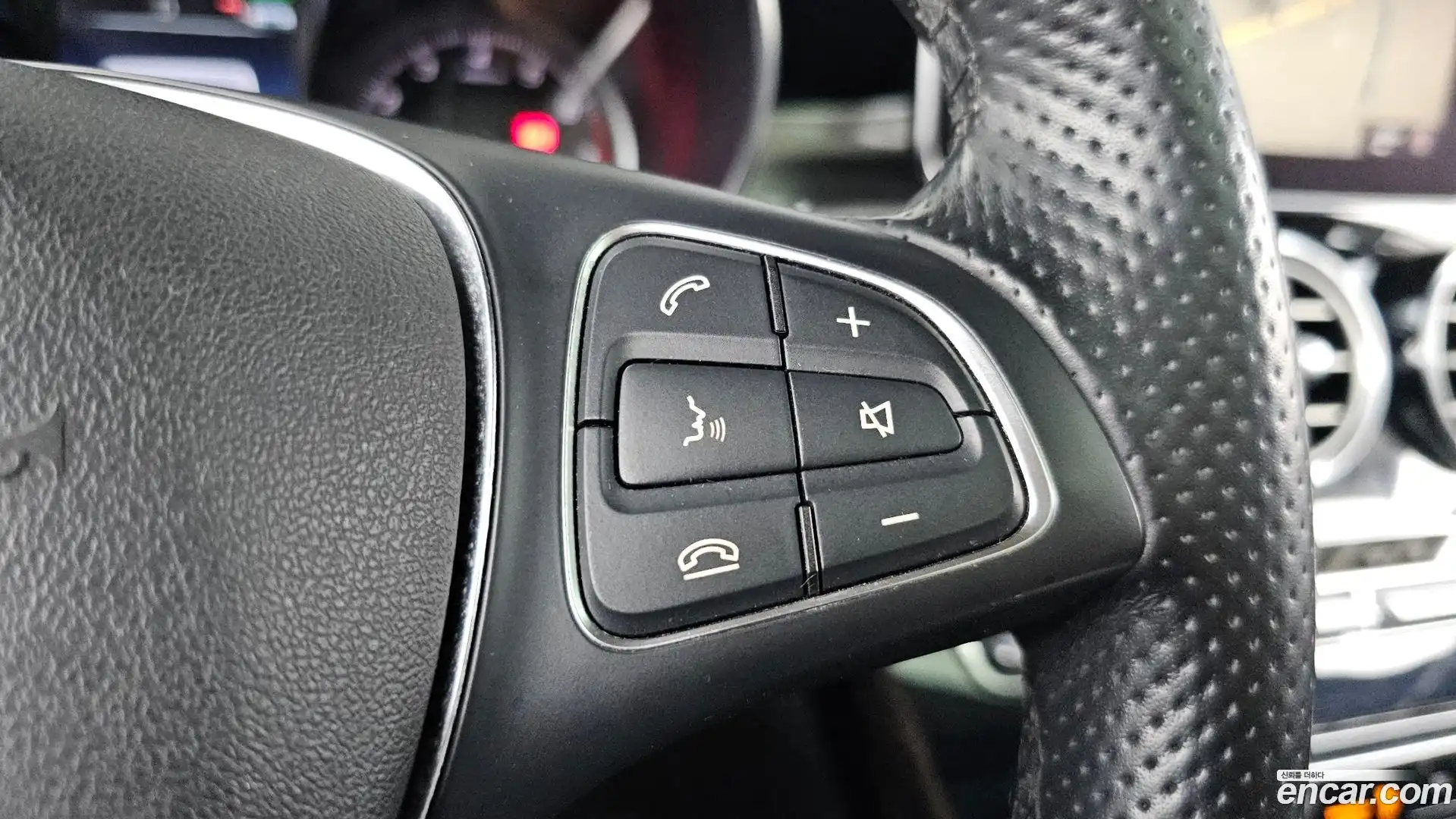 GLC-Class Mercedes-Benz 2018.11-OPTION-044