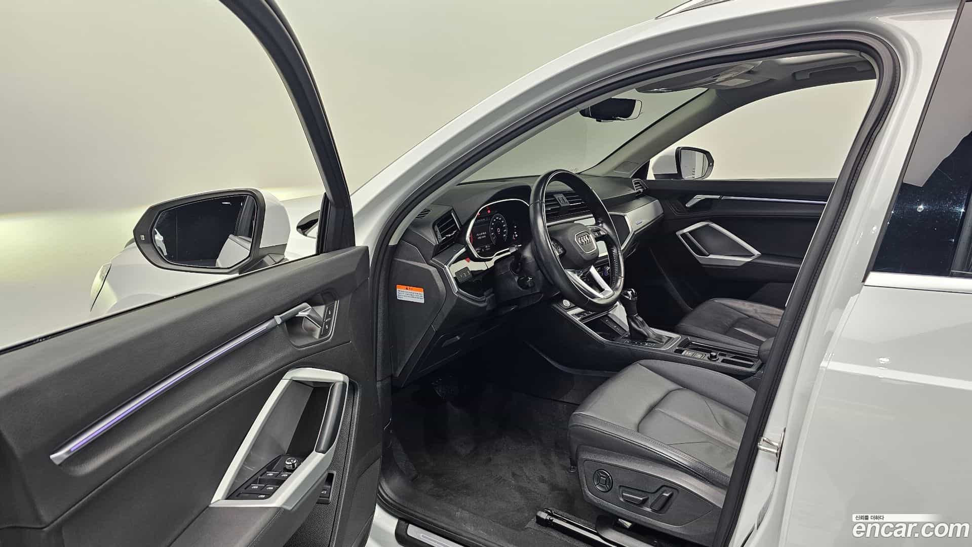 Q3 Audi 2020.10-INNER-010