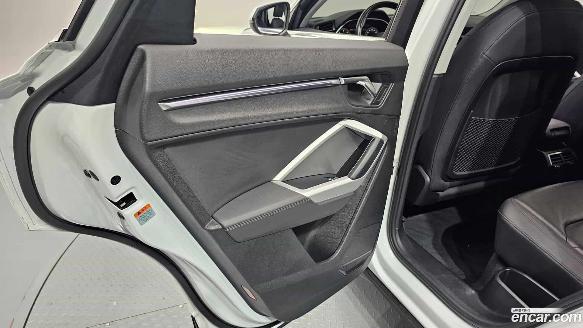 Q3 Audi 2020.10-INNER-035