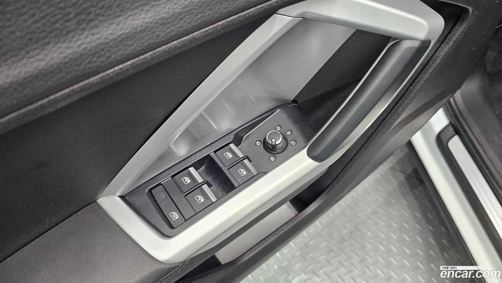 Q3 Audi 2020.10-OPTION-041