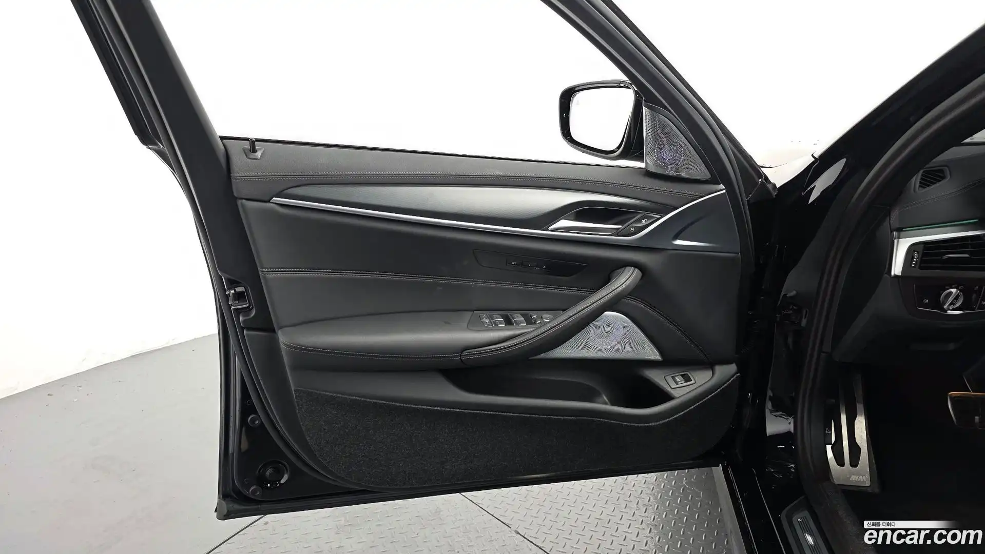 5-Series BMW 2023.6-INNER-034
