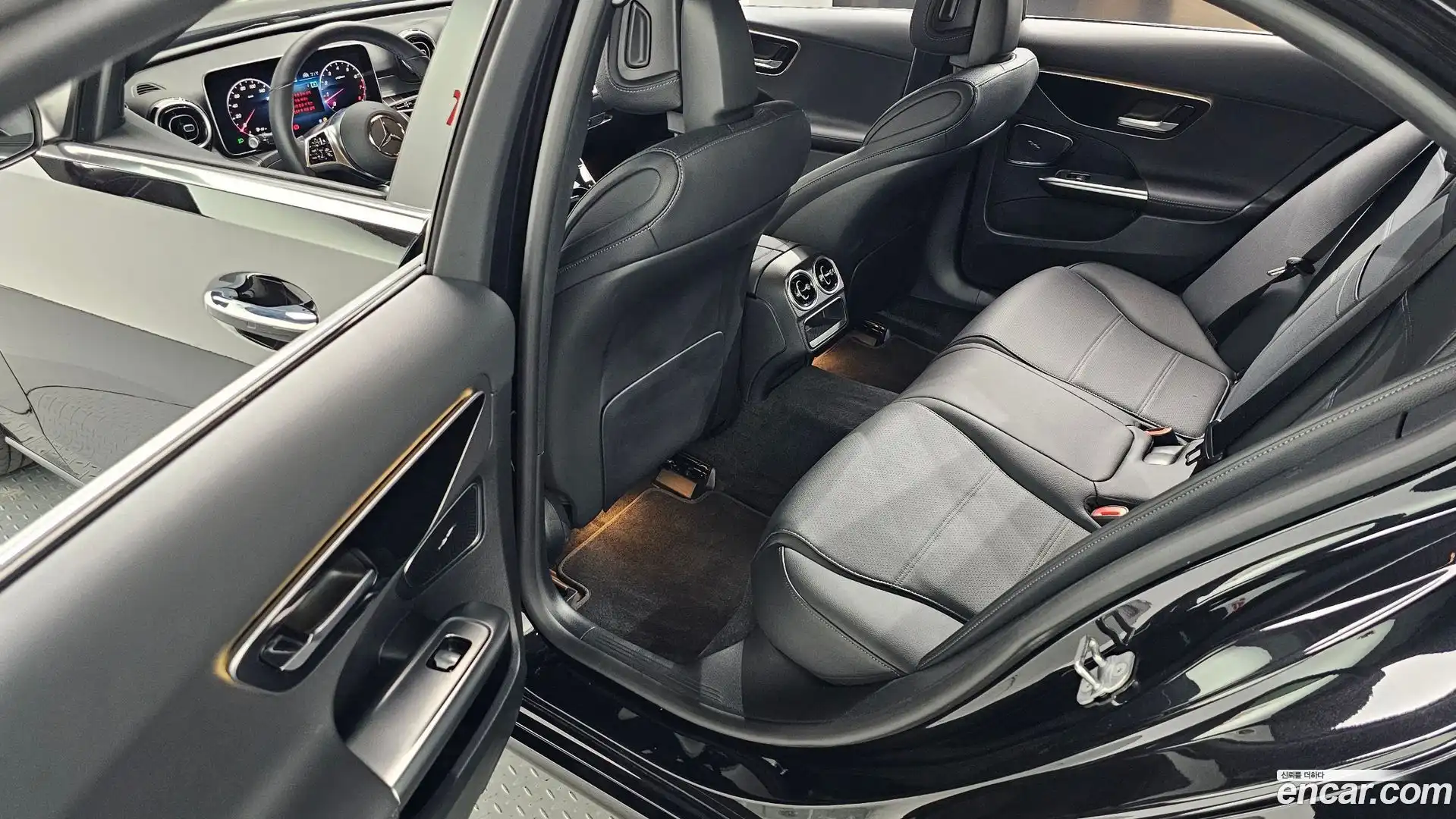 C-Class Mercedes-Benz 2024.4-OPTION-015