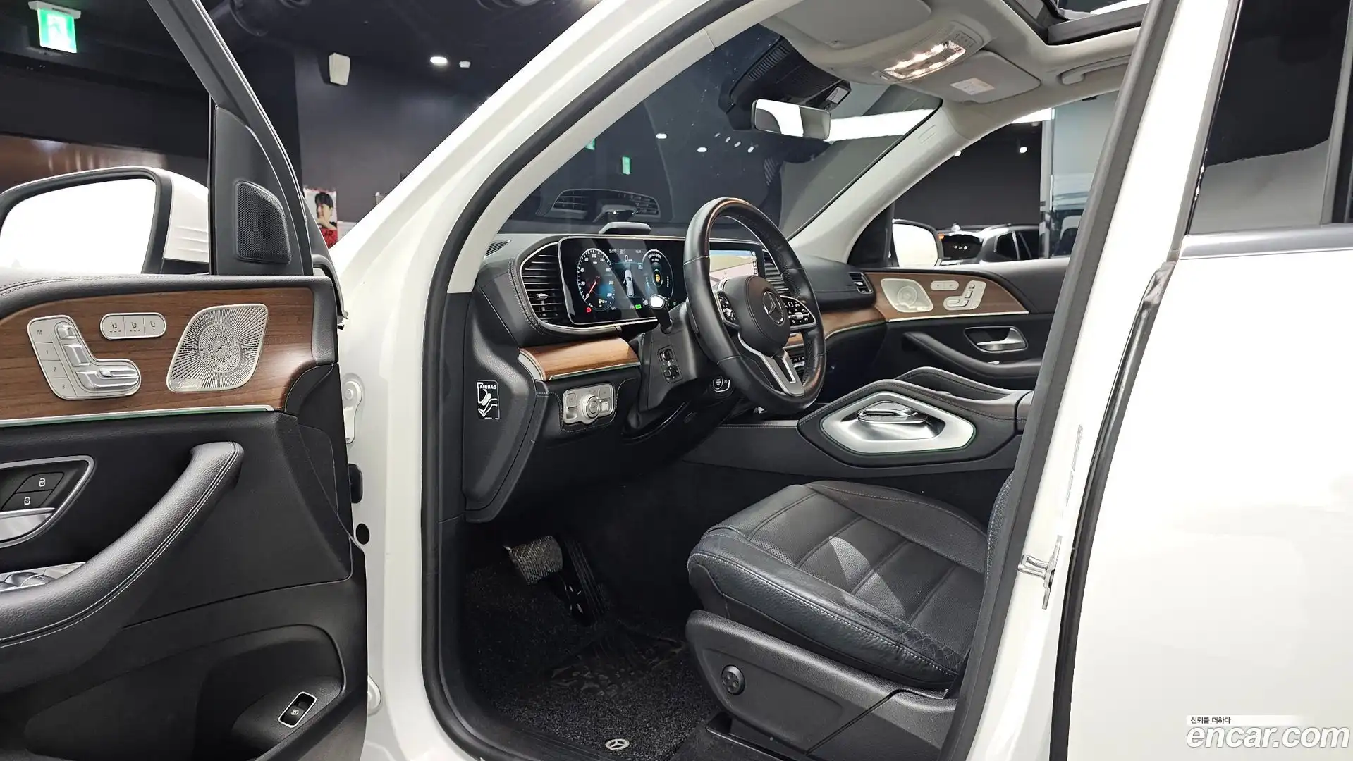 GLE-Class Mercedes-Benz 2021.7-INNER-010