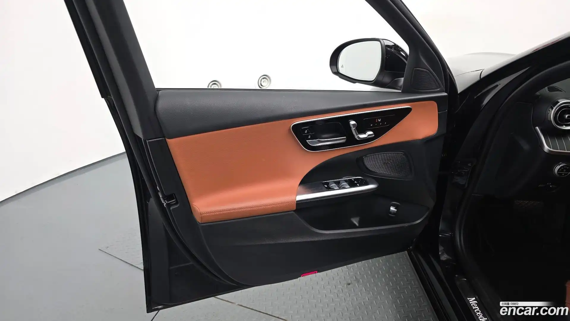 C-Class Mercedes-Benz 2023.3-INNER-034