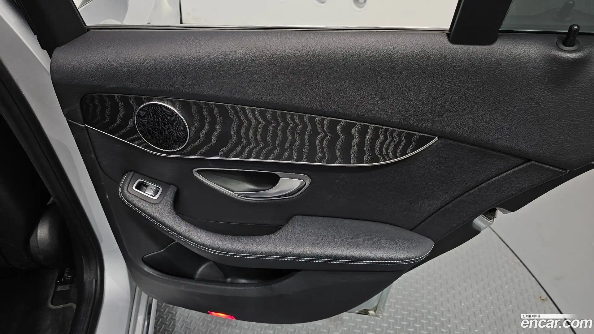 C-Class Mercedes-Benz 2019.2-INNER-035