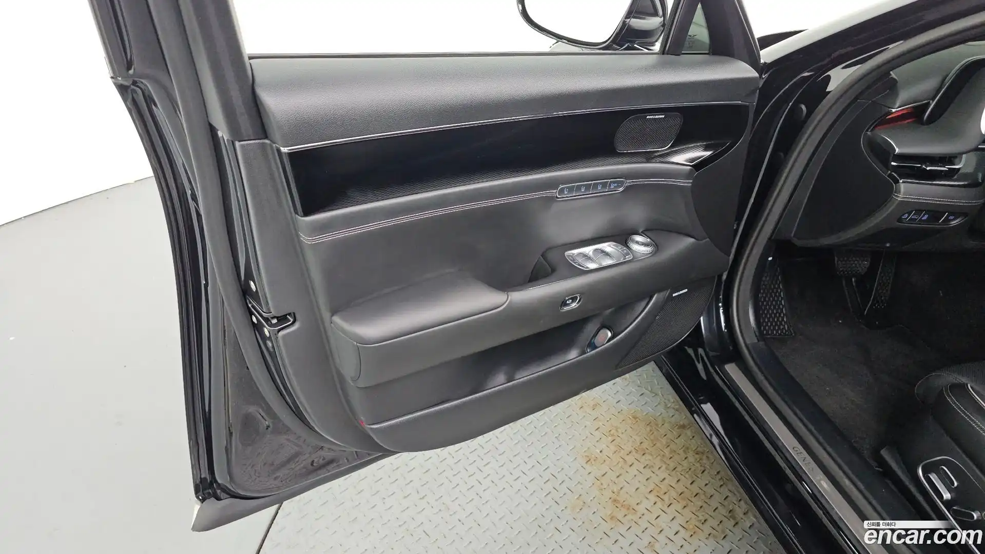 G90 Genesis 2025.1-INNER-034