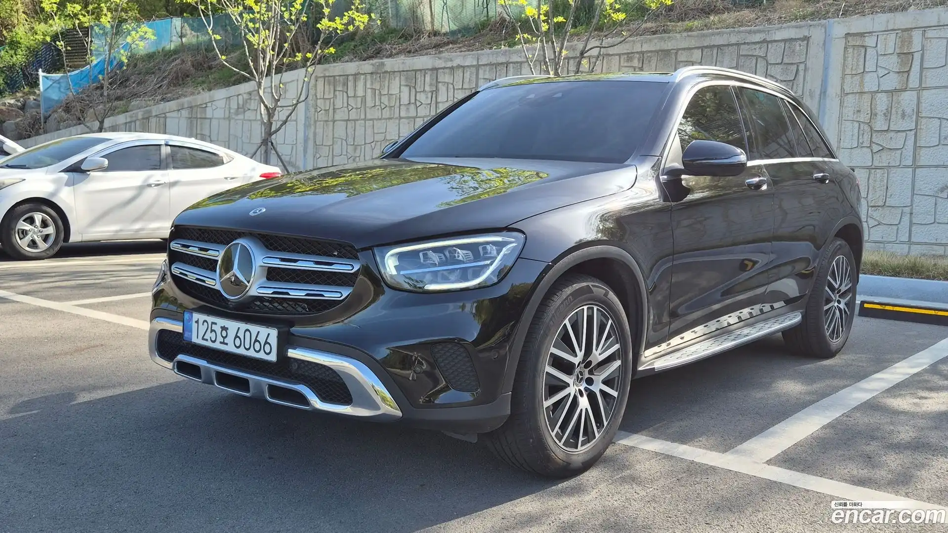 GLC-Class Mercedes-Benz 2022.8-OUTER-001