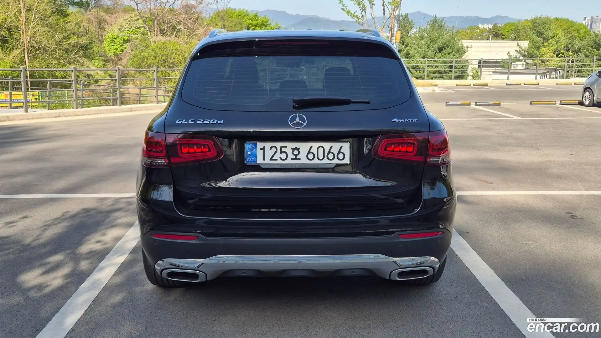 GLC-Class Mercedes-Benz 2022.8-OUTER-005