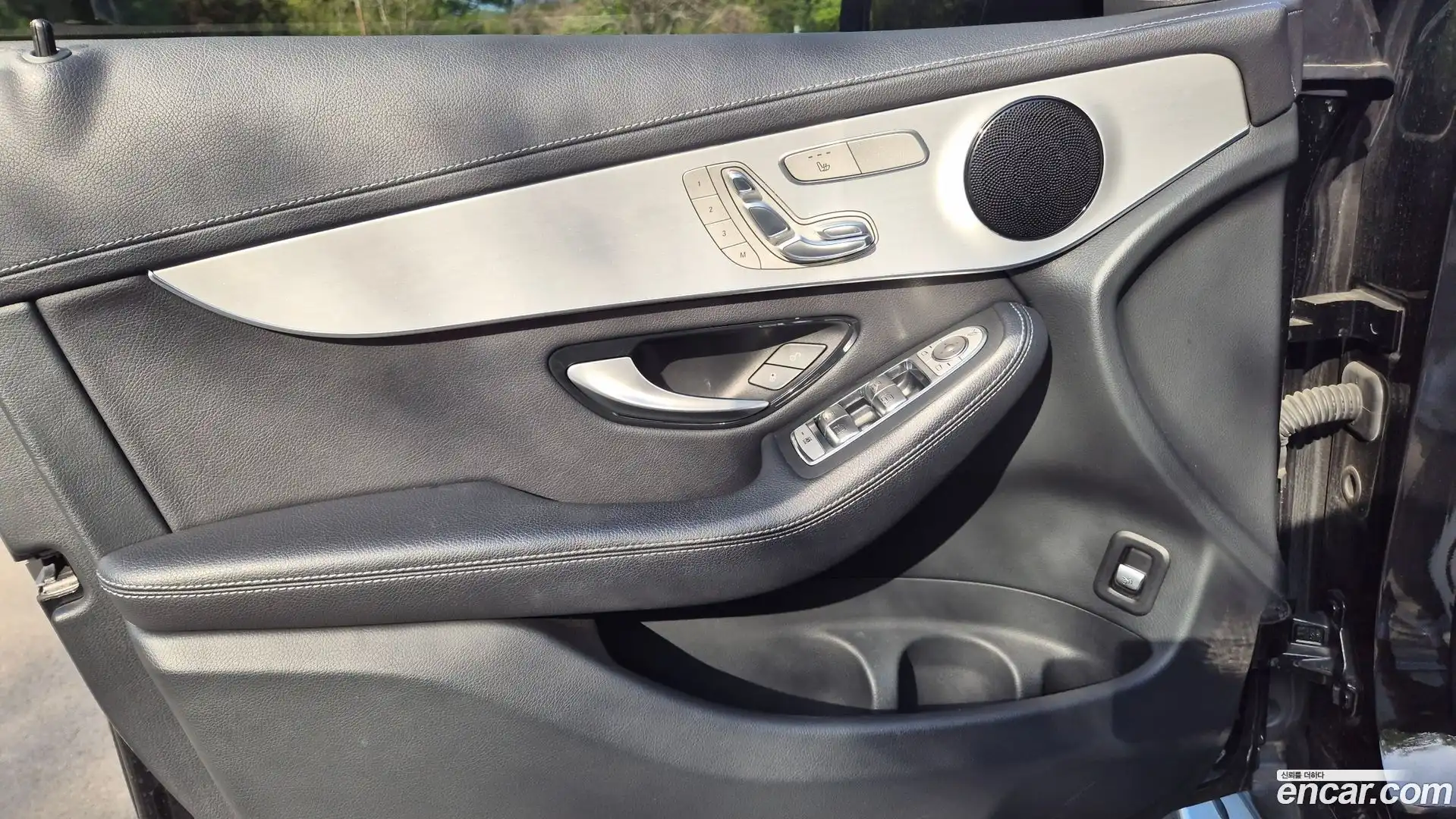 GLC-Class Mercedes-Benz 2022.8-INNER-007