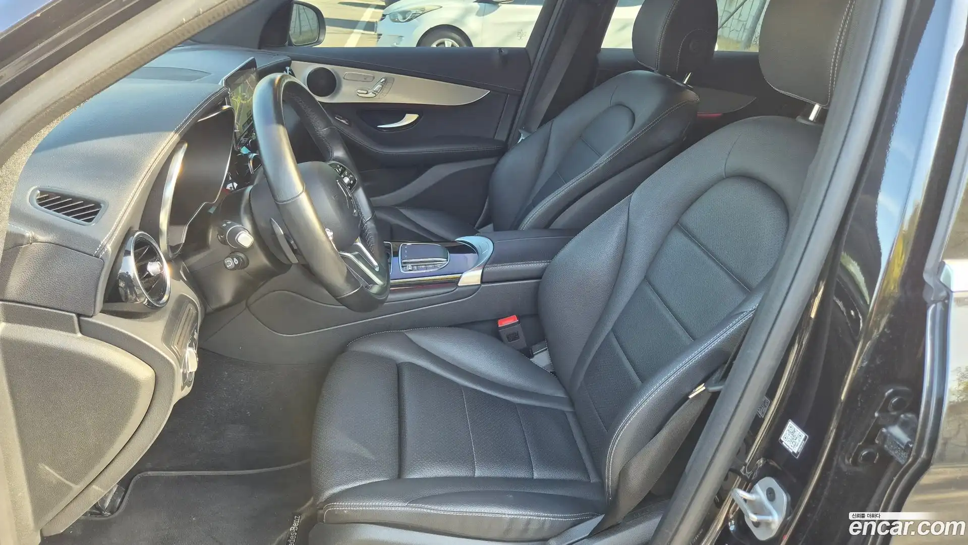 GLC-Class Mercedes-Benz 2022.8-INNER-008