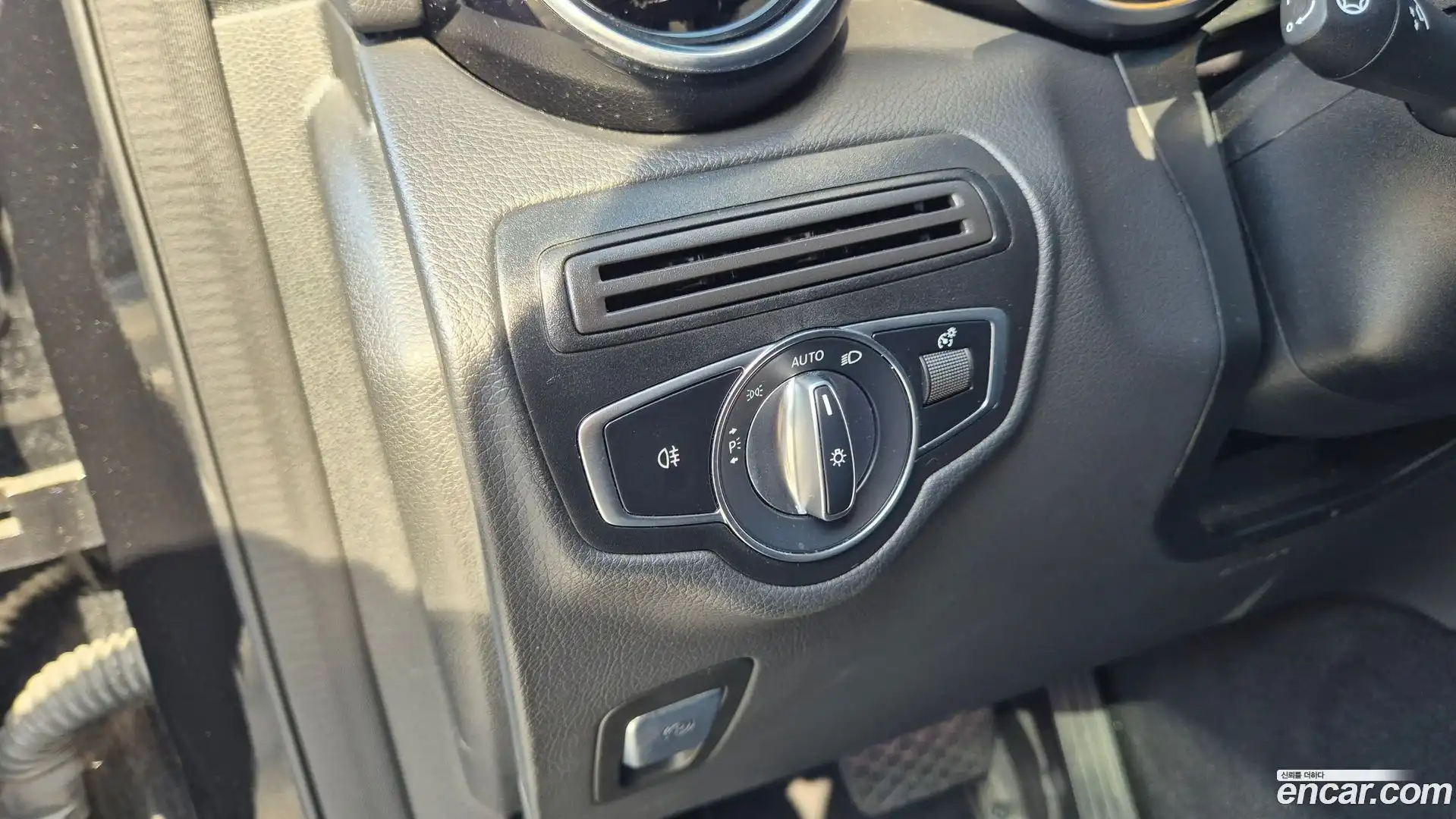 GLC-Class Mercedes-Benz 2022.8-INNER-009