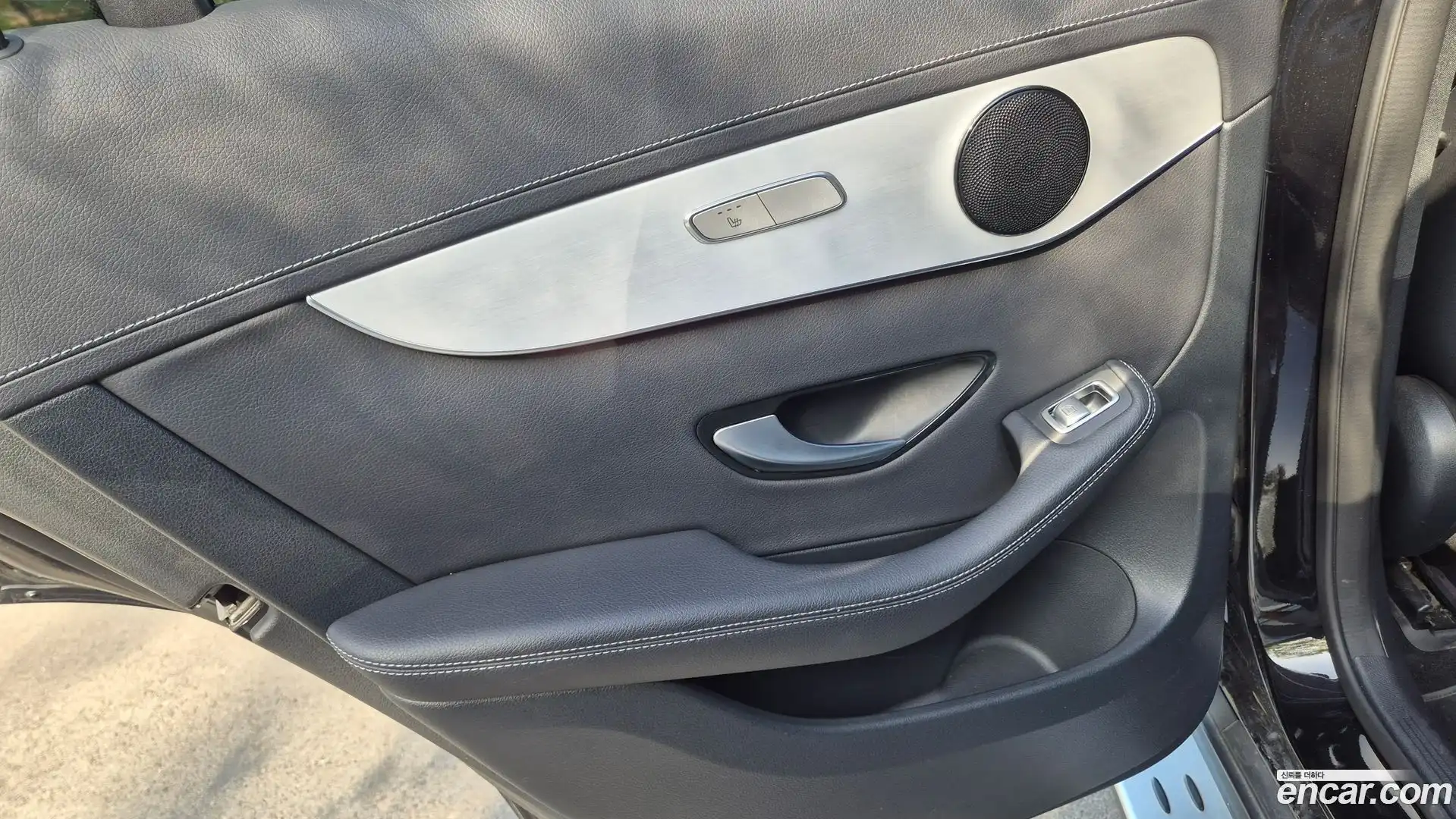 GLC-Class Mercedes-Benz 2022.8-OPTION-018