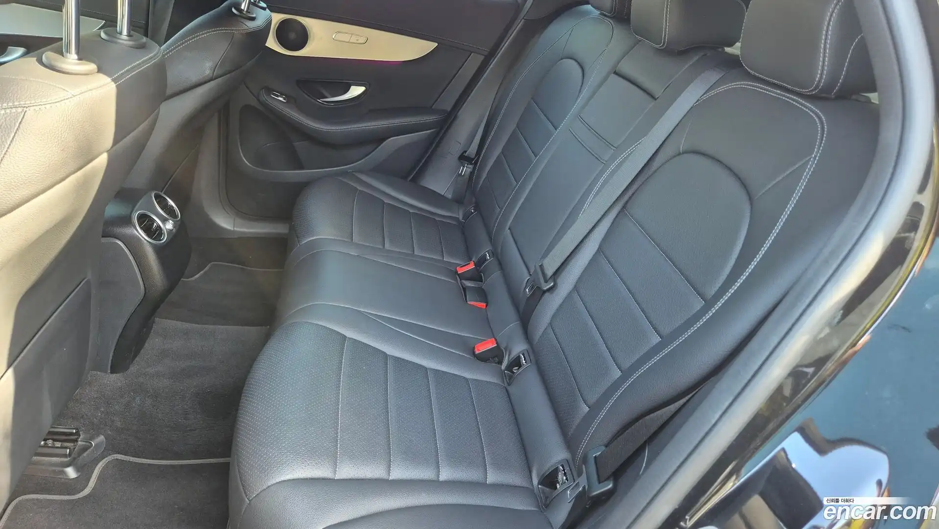 GLC-Class Mercedes-Benz 2022.8-OPTION-019