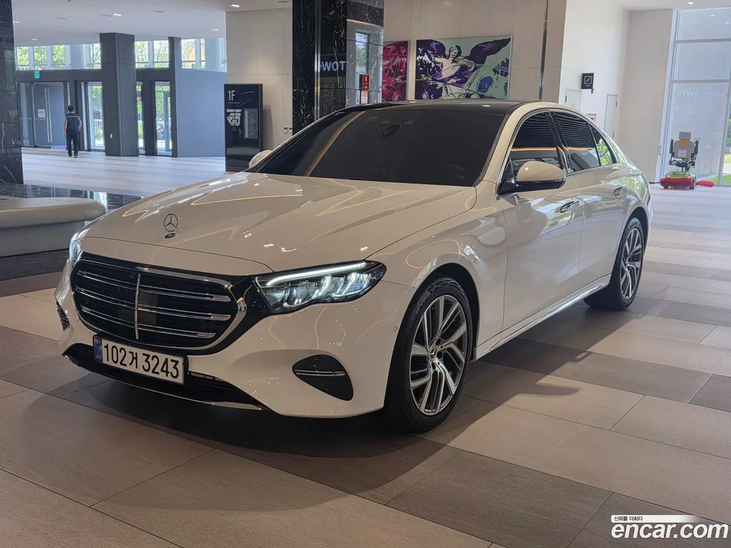 Main__Slider__Photo:E-Class Mercedes-Benz 2024.9-0