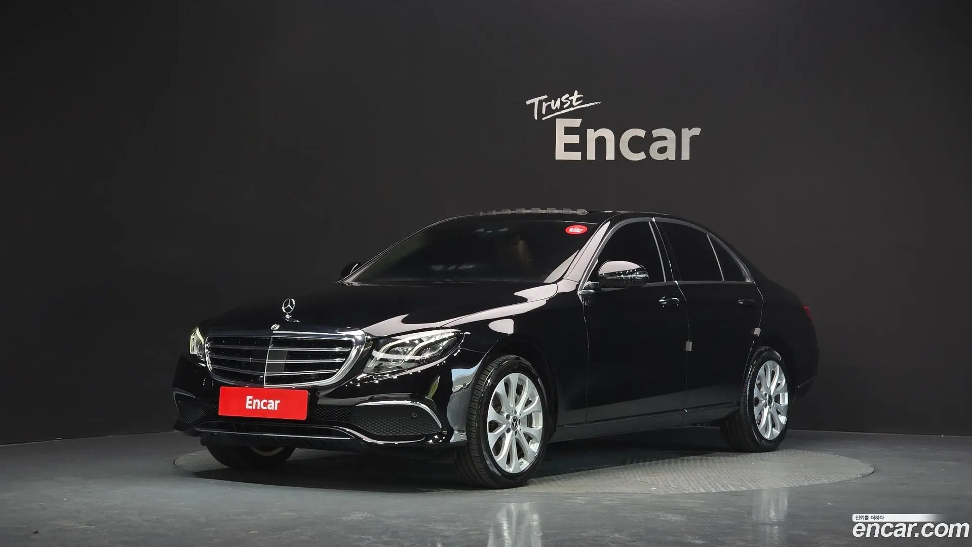 Main__Slider__Photo:E-Class Mercedes-Benz 2020.3-0
