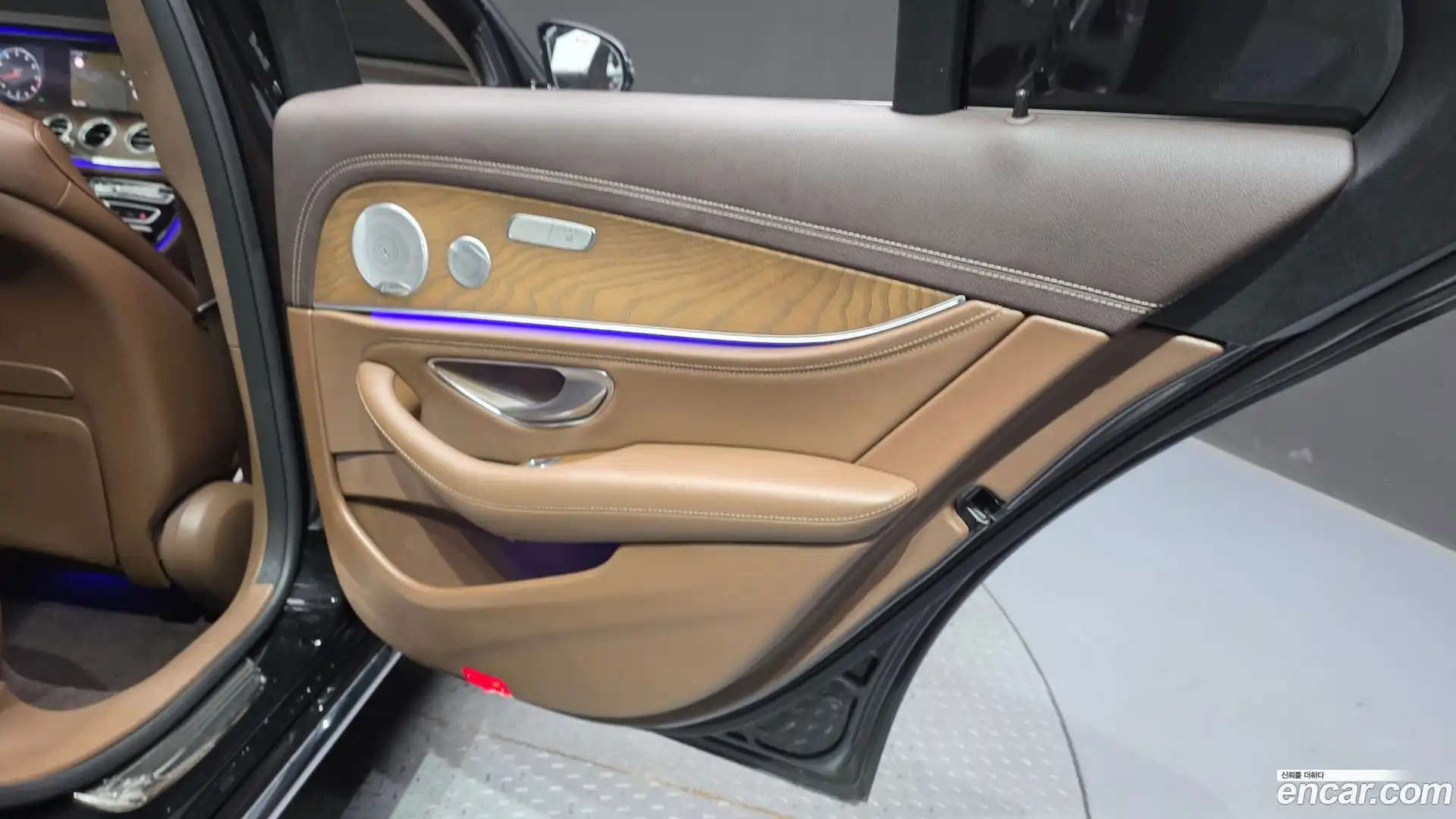 E-Class Mercedes-Benz 2020.3-INNER-035