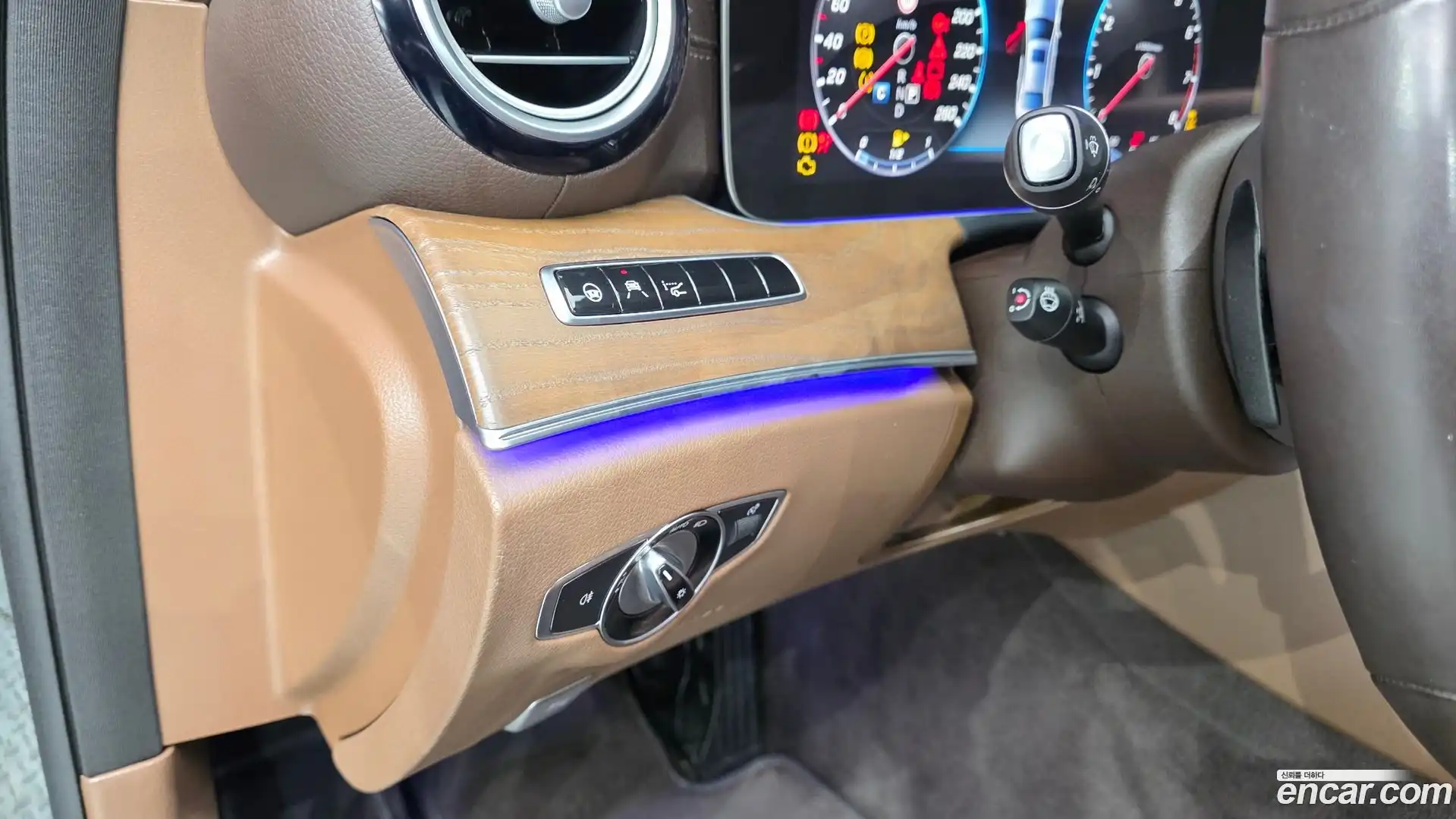 E-Class Mercedes-Benz 2020.3-OPTION-040