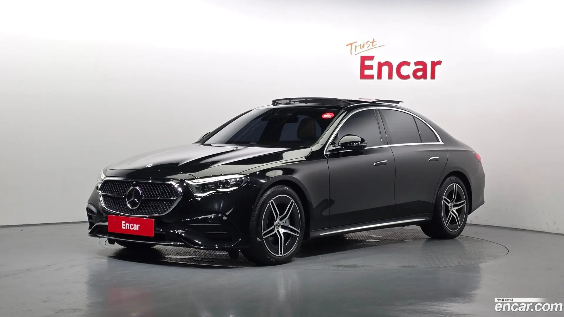 Main__Slider__Photo:E-Class Mercedes-Benz 2025.5-0