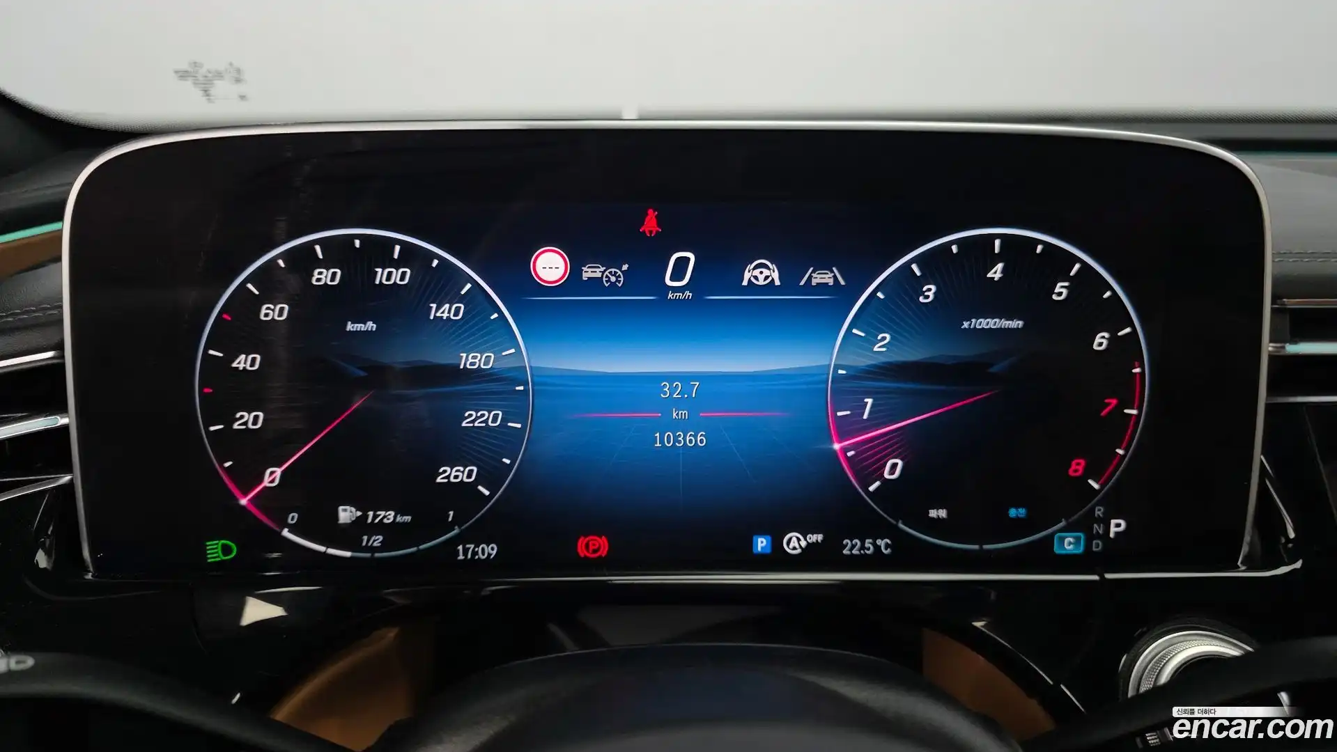 E-Class Mercedes-Benz 2025.5-INNER-008