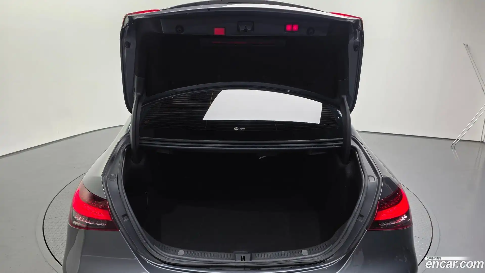 E-Class Mercedes-Benz 2022.5-OPTION-024