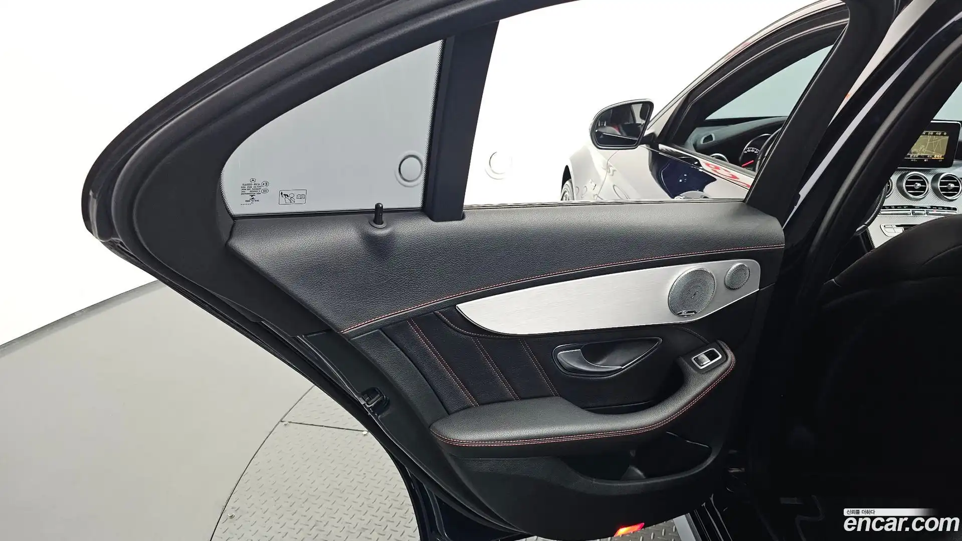 C-Class Mercedes-Benz 2018.3-INNER-035