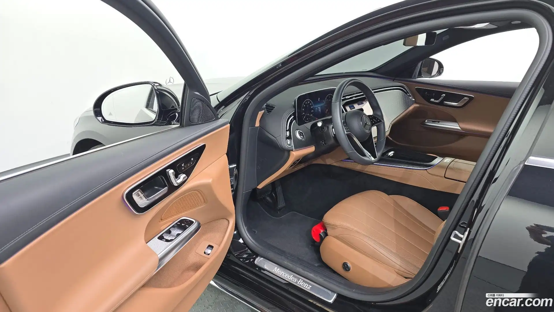 E-Class Mercedes-Benz 2025.6-INNER-010