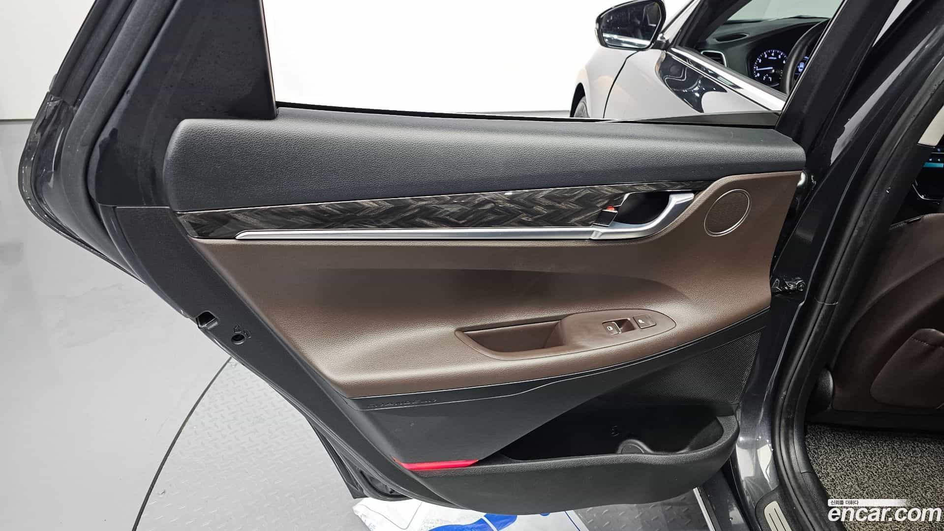 Grandeur Hyundai 2017.5-INNER-035