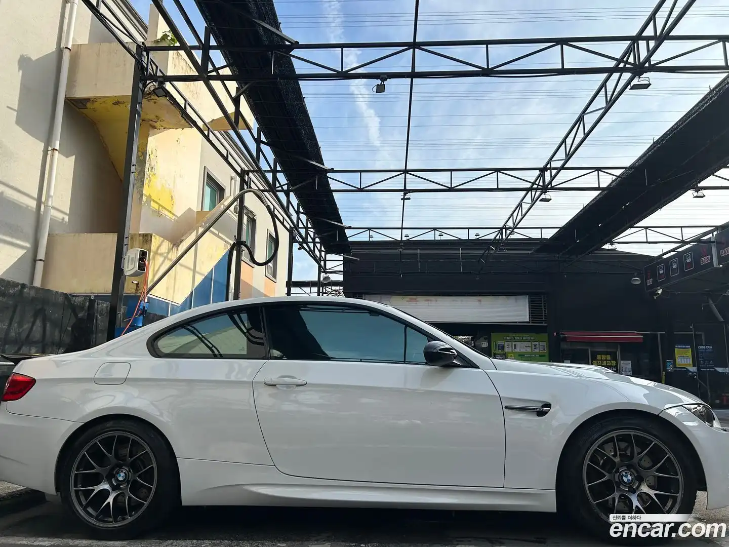 M3 BMW 2010.2-OUTER-002