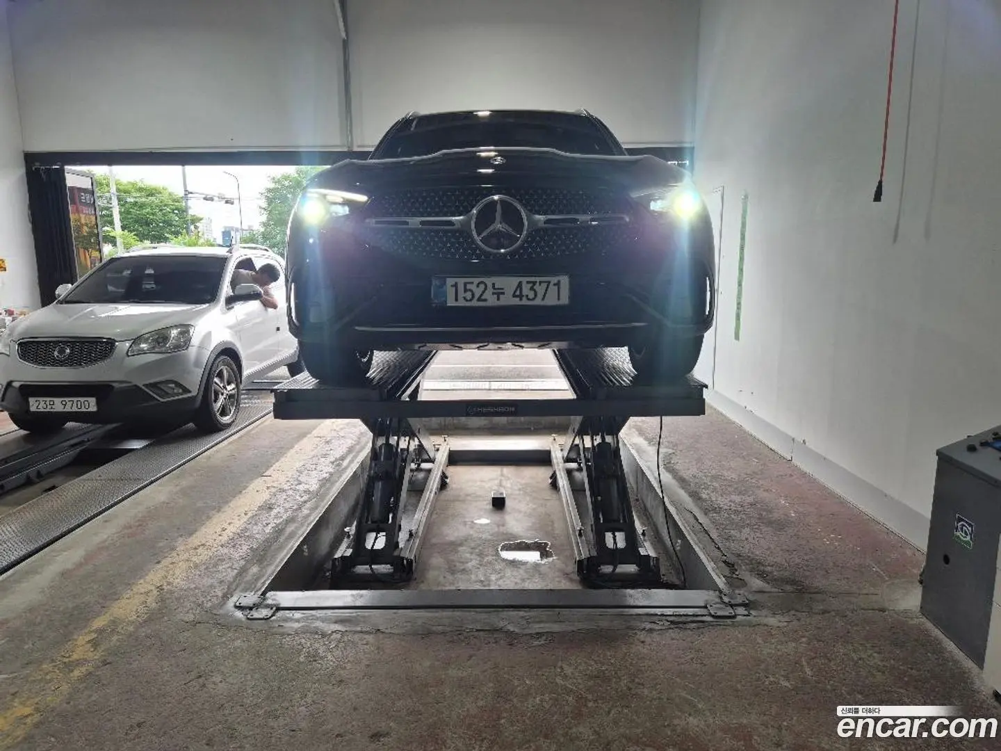 Main__Slider__Photo:GLC-Class Mercedes-Benz 2025.6-0