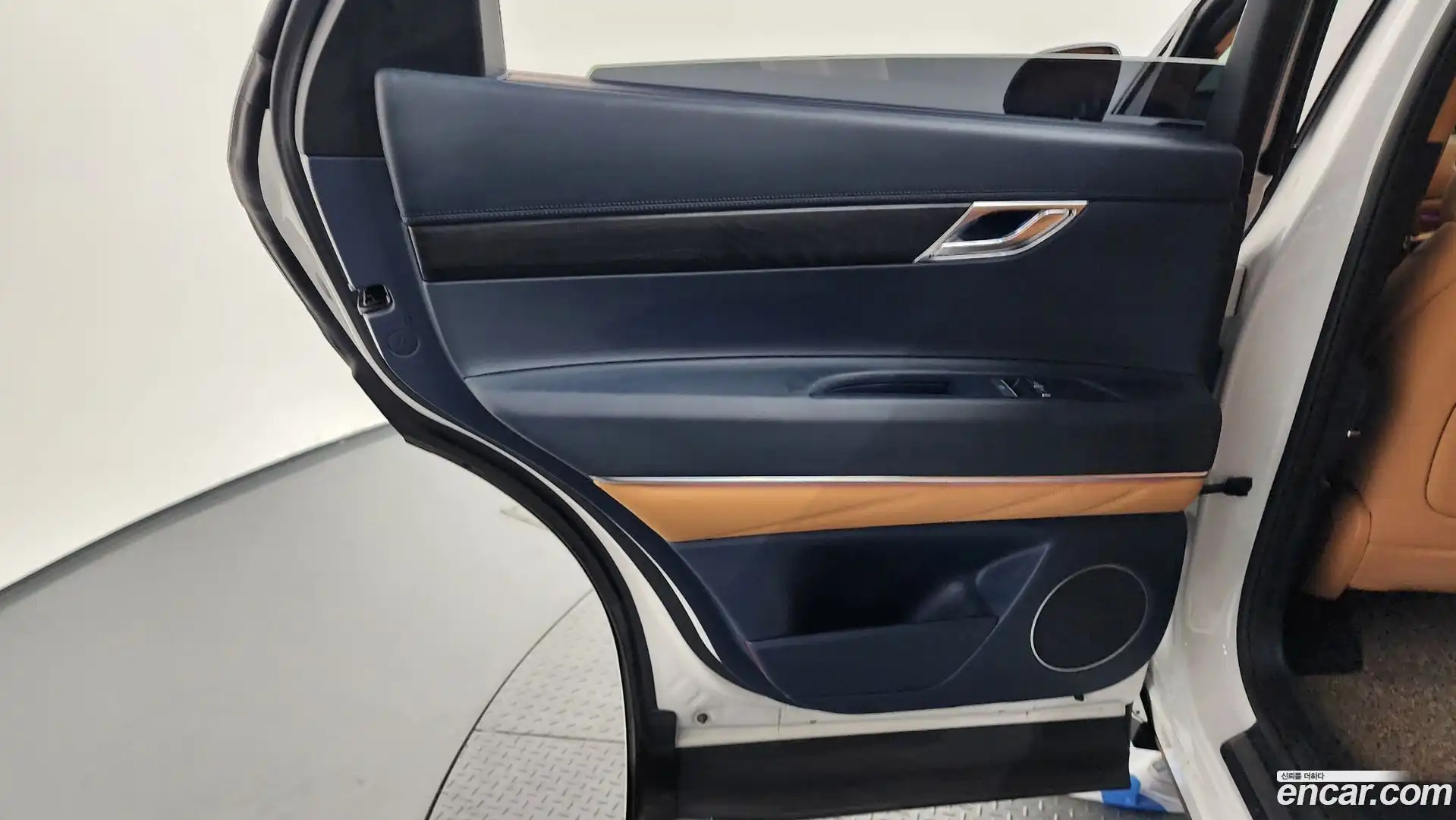 GV80 Genesis 2023.1-INNER-035