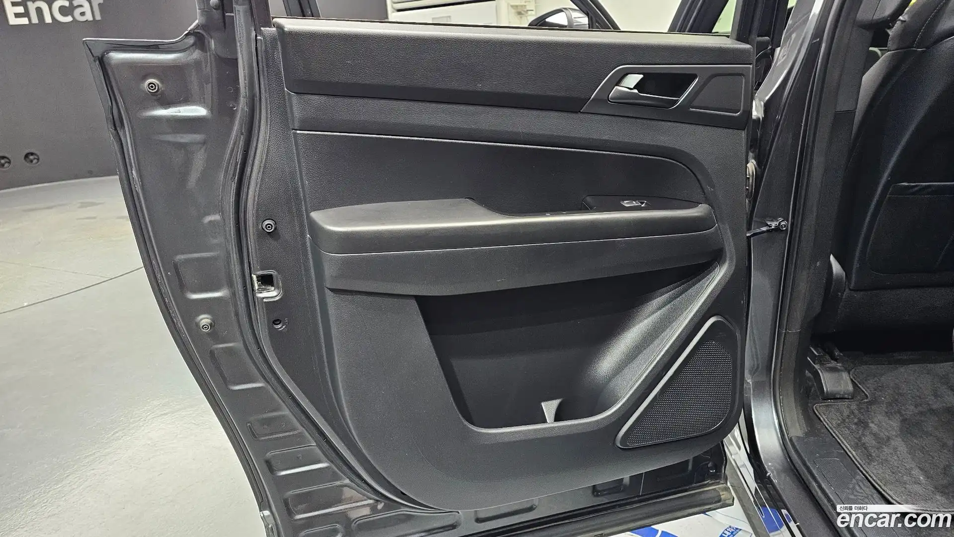 Rexton KG Mobility 2022.7-INNER-035