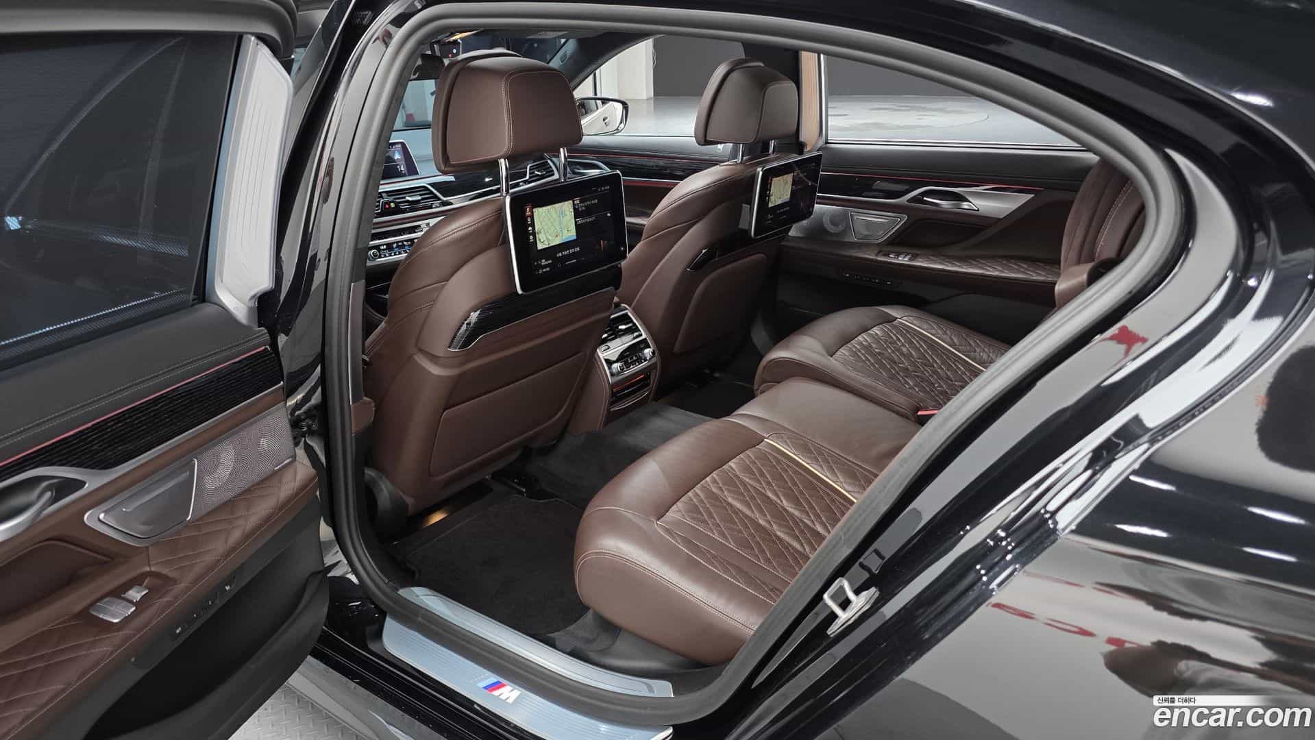 7-Series BMW 2022.1-INNER-036