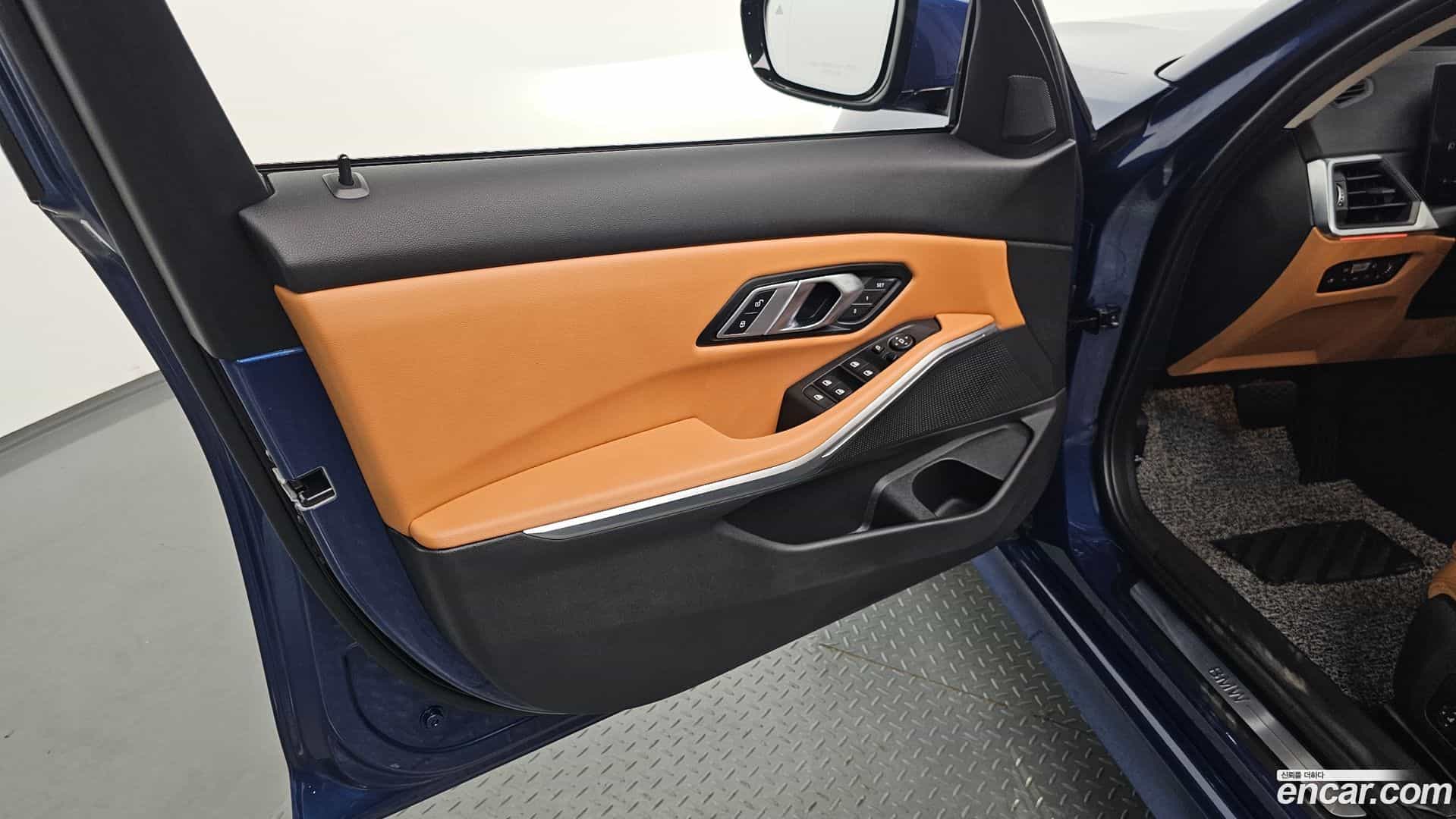 3-Series BMW 2023.4-INNER-034